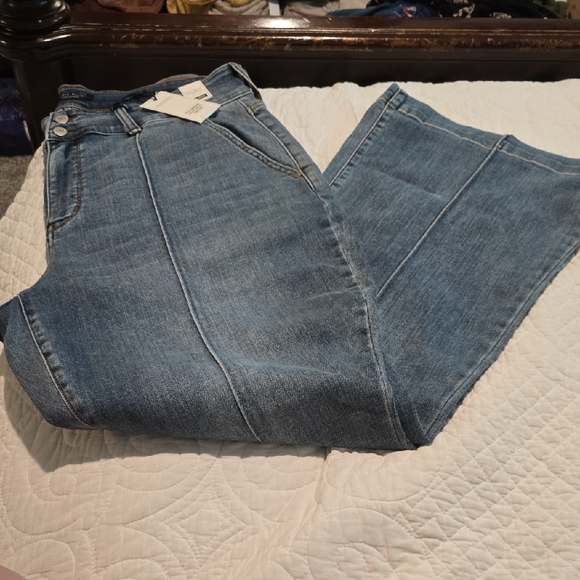 Judy Blue Denim - Judy Blue Flare Jeans in Classic Blue